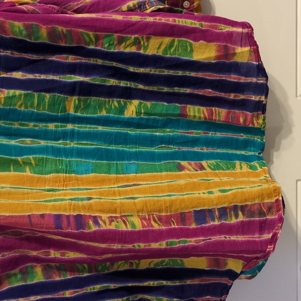 Access Your Fashionista with the Vibrant EUC Lauren Ralph Lauren Vintage Top - Picture 7 of 10
